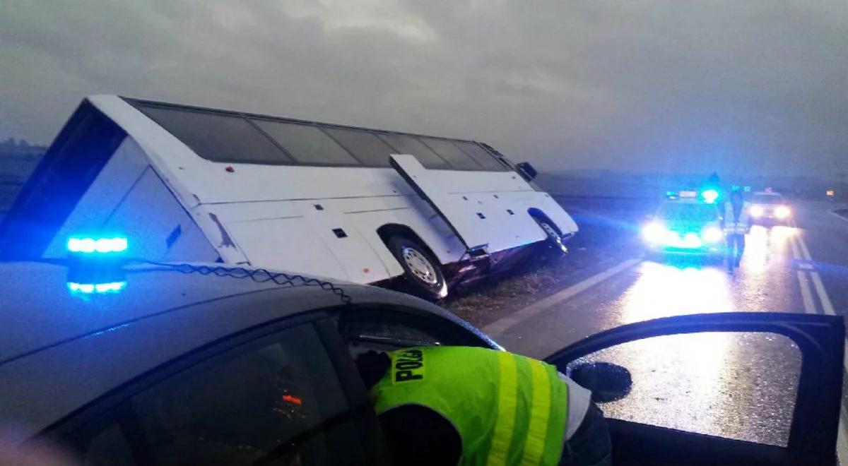 Wypadek autokaru pod Jędrzejowem. Kilkunastu rannych