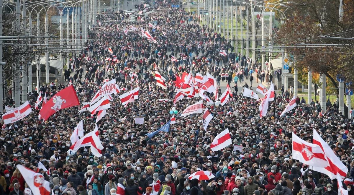 Trzy lata po sfałszowanych wyborach represje się nasilają. Polska wspiera europejskie aspiracje Białorusinów