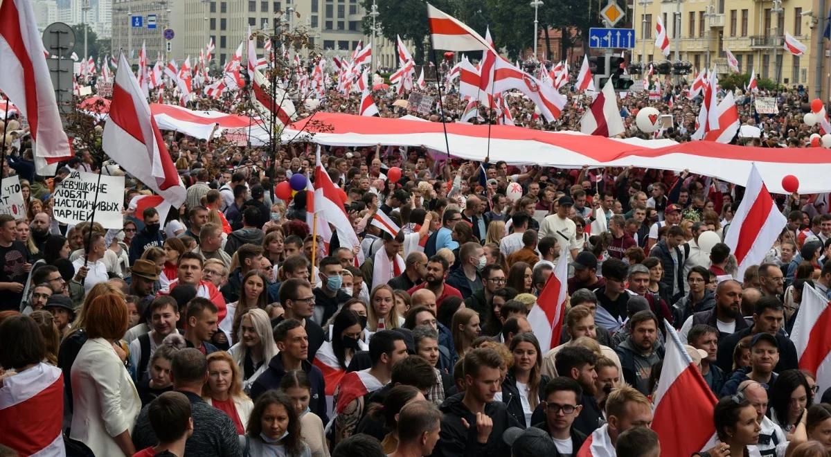 Białoruski ekspert: reżim nie ustąpi, walczy ze społeczeństwem na śmierć i życie. Zachód musi pokazać swoje przywództwo
