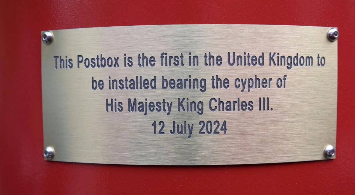 Pierwsza skrzynka pocztowa z monogramem Karola III. Listy do króla już wysłane