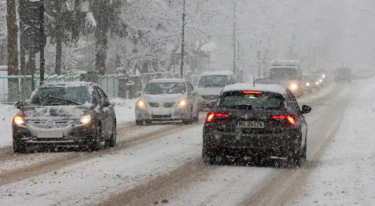 GDDKiA ostrzega przed trudnymi warunkami na drogach. Spadnie nawet 12 cm śniegu