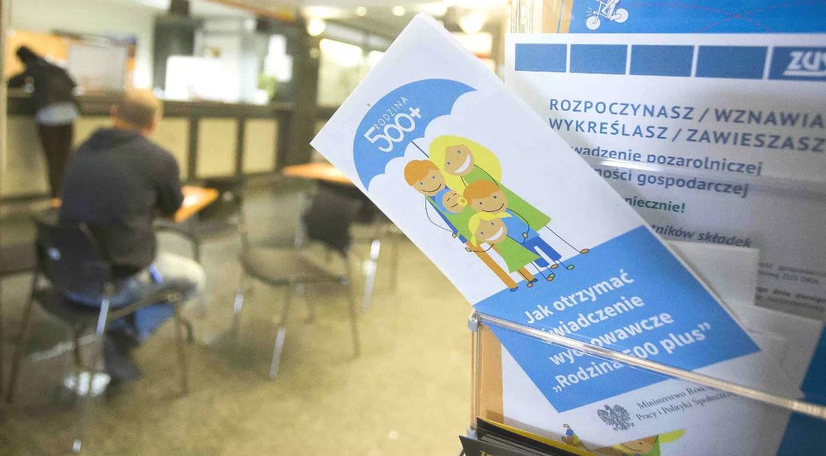 Dwa lata Rodziny 500+ - więcej urodzeń, mniejsze ubóstwo. Rząd podsumował swój najważniejszy program społeczny