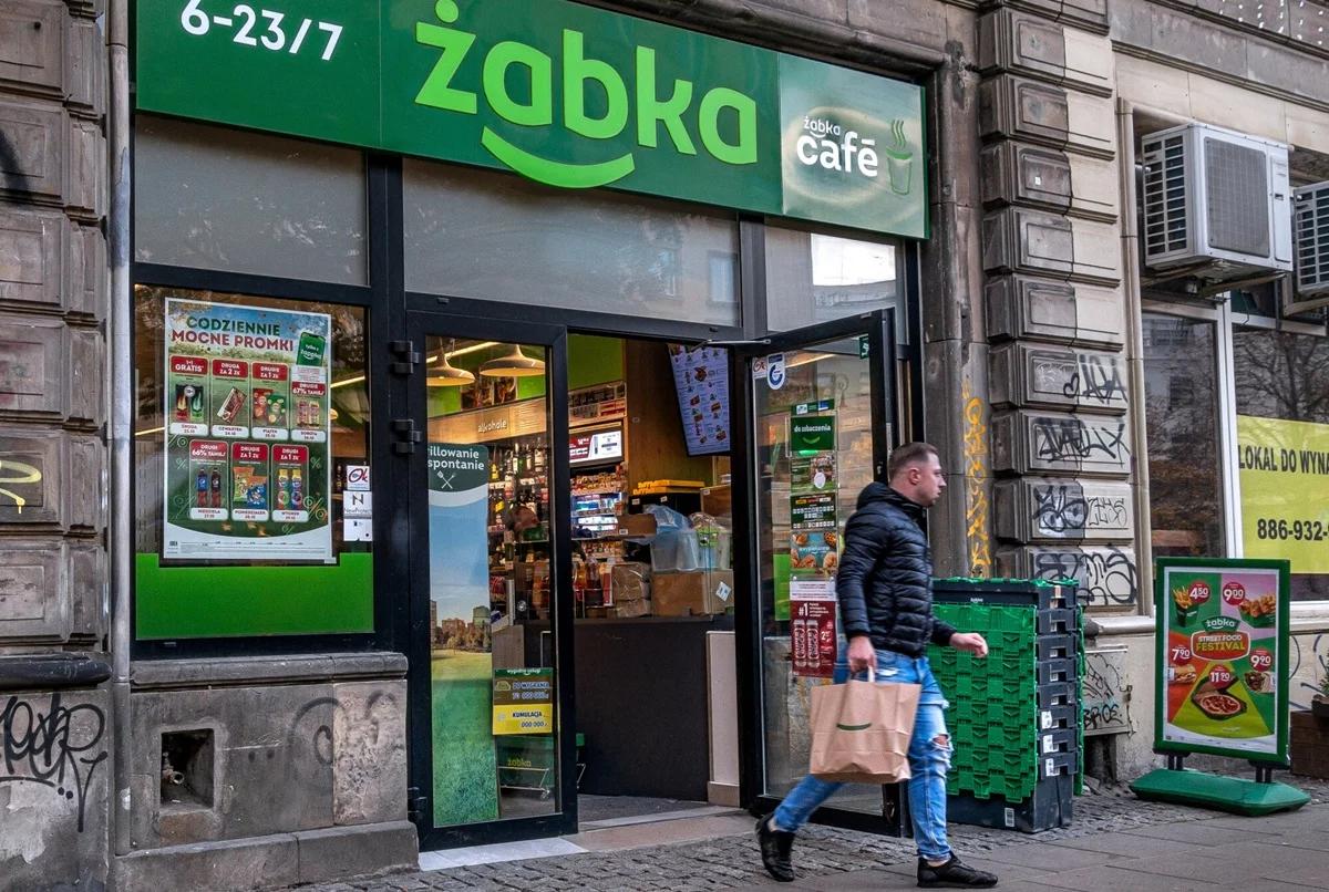 Allegro wskakuje do Żabki. Chce się zmienić w królewicza dostaw