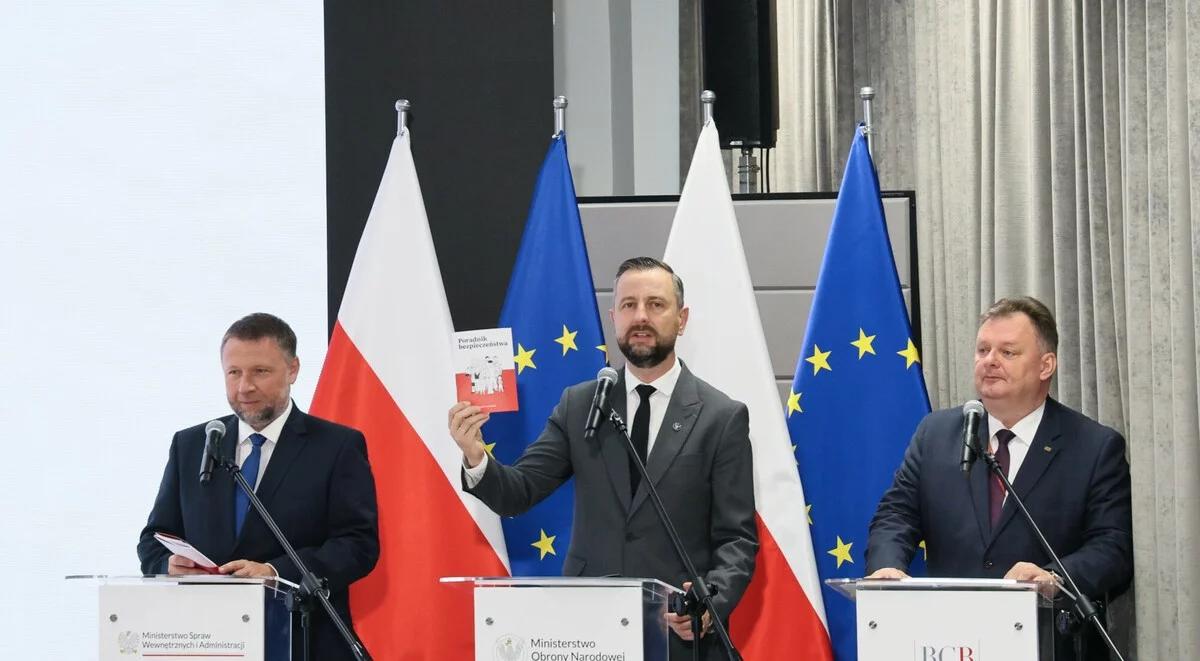 Poradnik bezpieczeństwa. Gdzie go znaleźć i co zawiera? Ważny komunikat MSWiA