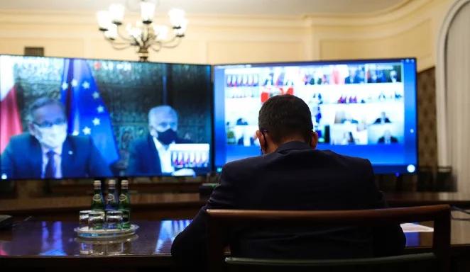 Rząd rozważa wprowadzanie kolejnych obostrzeń. Rozpoczęło się posiedzenie zespołu zarządzania kryzysowego
