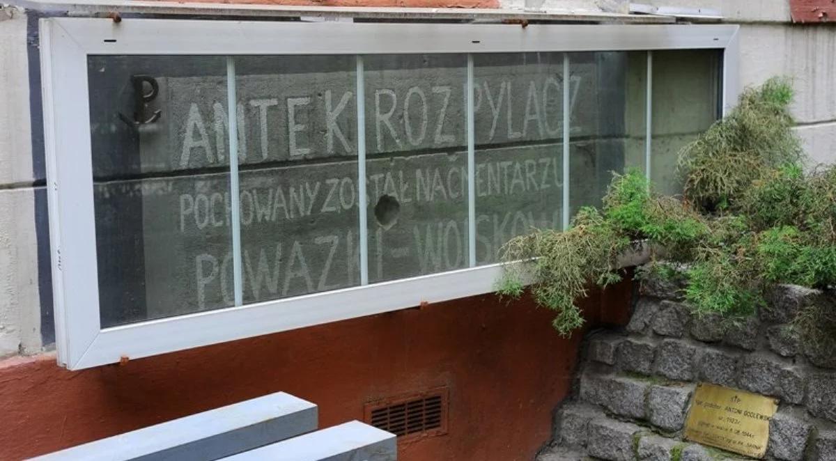 Niezwykły zbiór pamiątek po Powstaniu Warszawskim. Mieszkańcy stolicy odnajdują "rany pamięci" w przestrzeni miejskiej