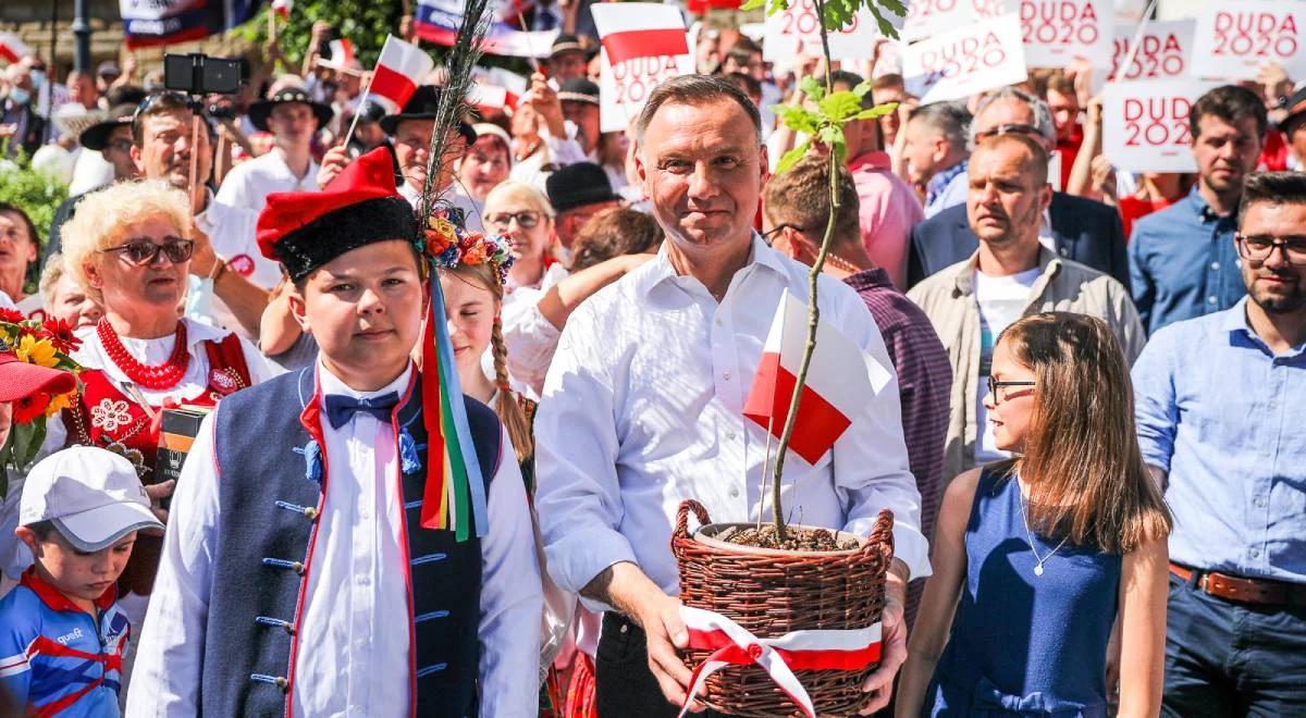 "Prezydent korzysta ze swojego uprawnienia". Publicysta o zakazie adopcji przez pary jednopłciowe