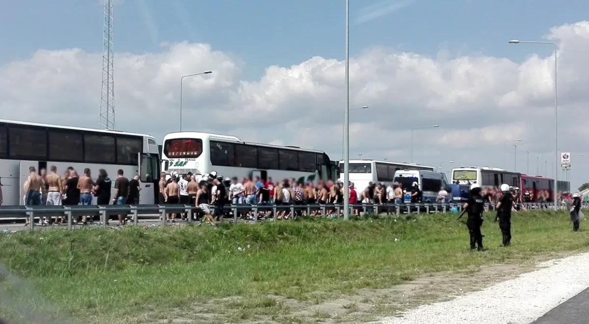 Starcie pseudokibiców na autostradzie A1. Rusza śledztwo