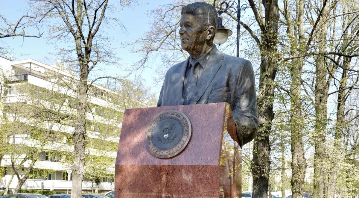 Zdewastowano pomnik Ronalda Reagana w Warszawie. Cenckiewicz: dzicz lewacka