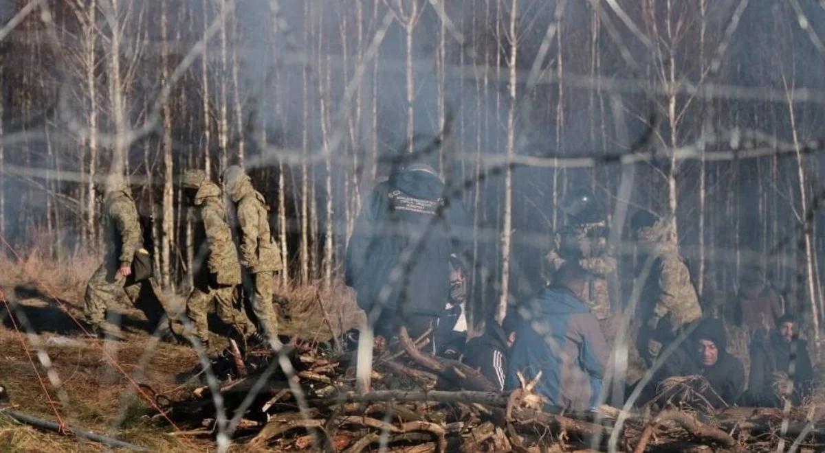 Przy granicy z Polską coraz więcej uzbrojonych białoruskich funkcjonariuszy [WIDEO]