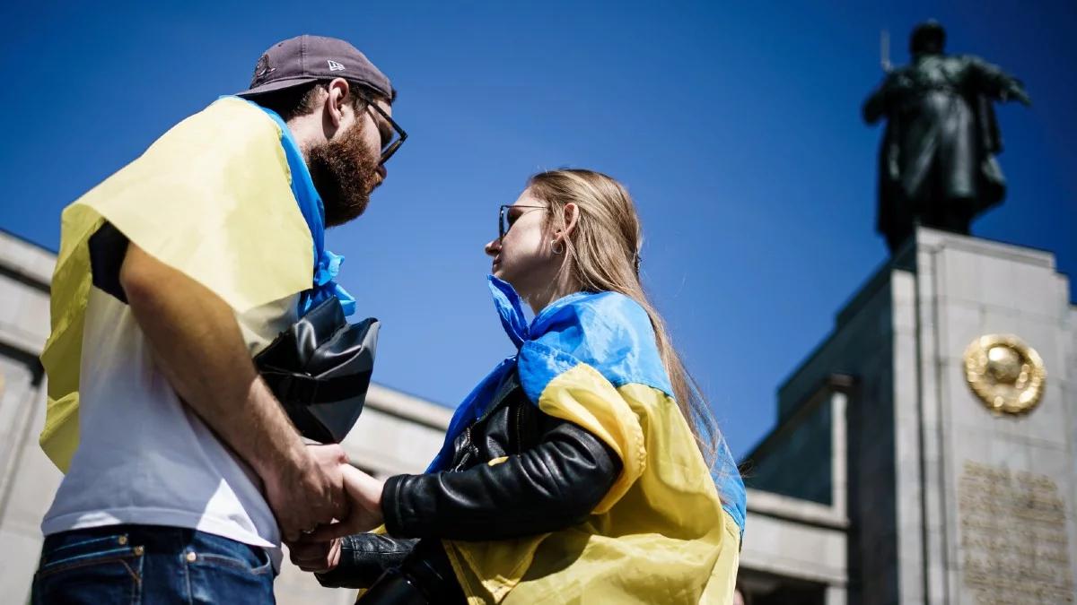 "Chwile wstydu". Niemiecka policja w obawie przed Rosjanami każe zwijać flagi Ukrainy