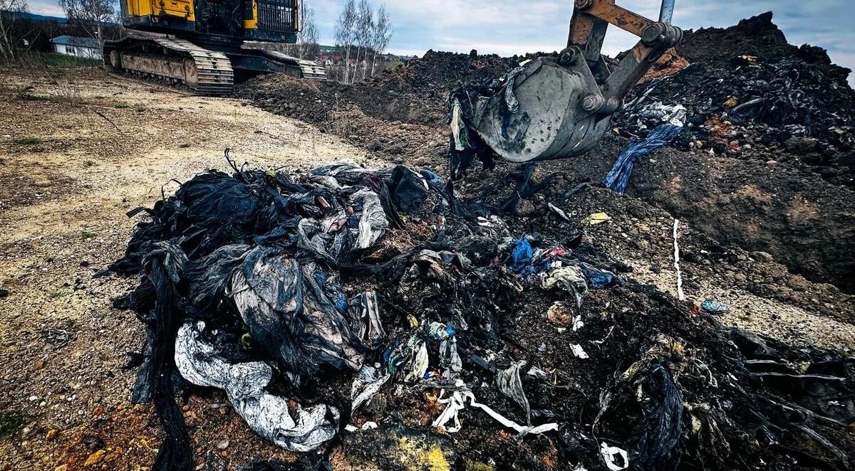 CBŚP aresztowała gang śmieciowy. Toksyczne odpady zalewali betonem 