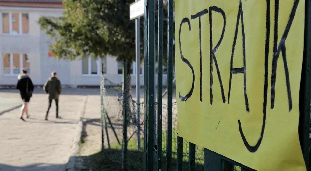 Prawo.pl: wypłaty za strajk mogą się skończyć odpowiedzialnością za naruszenie dyscypliny finansów