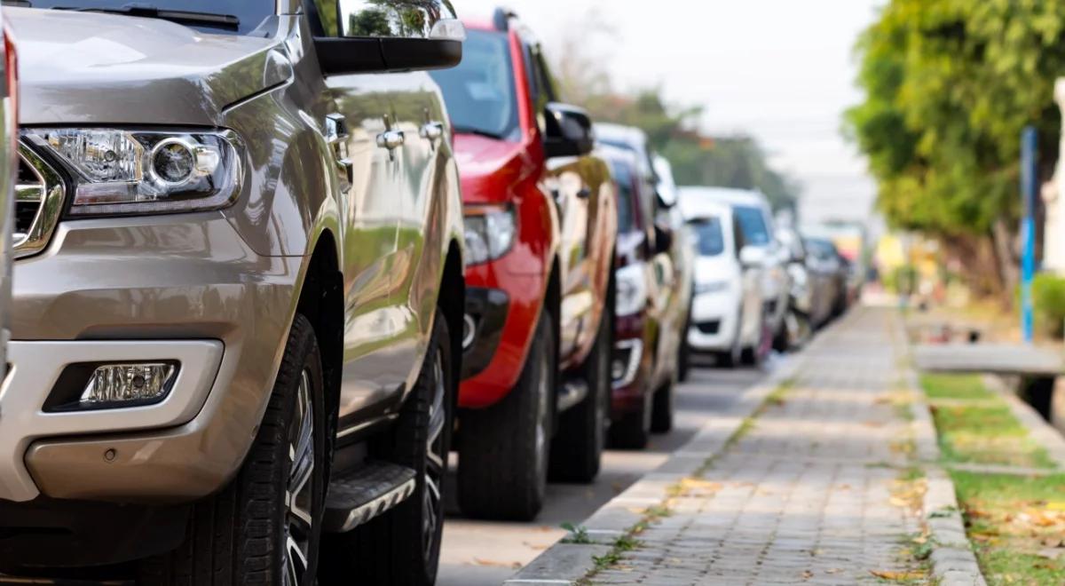 Duże auto, wyższe opłaty za parkowanie. Ten kraj już zdecydował