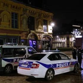 Od północy narodowa kwarantanna we Francji. Demonstracje w kilku miastach