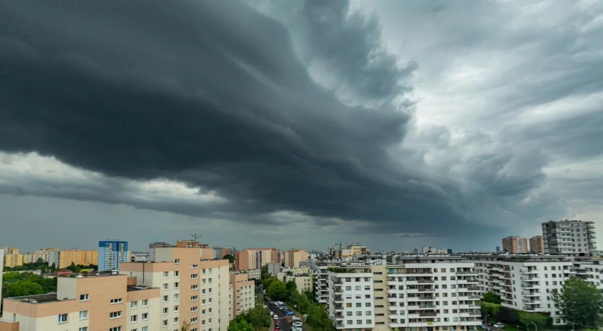 Burze i silne opady na północy Polski. IMGW wydał ostrzeżenia