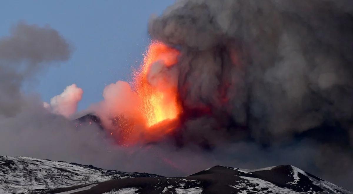 Największa erupcja Etny od lat. Spektakularne widowisko nad sycylijskim wulkanem