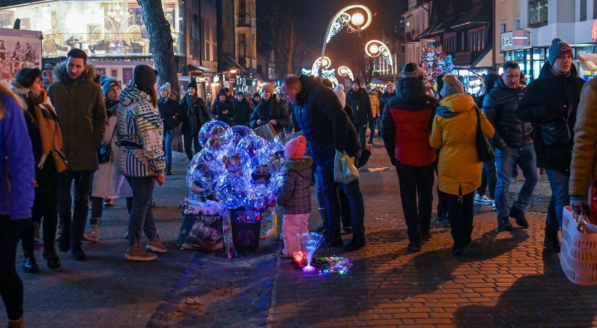 Tłumy w Zakopanem. Rozmawialiśmy z turystami. Mówią o oblężeniu