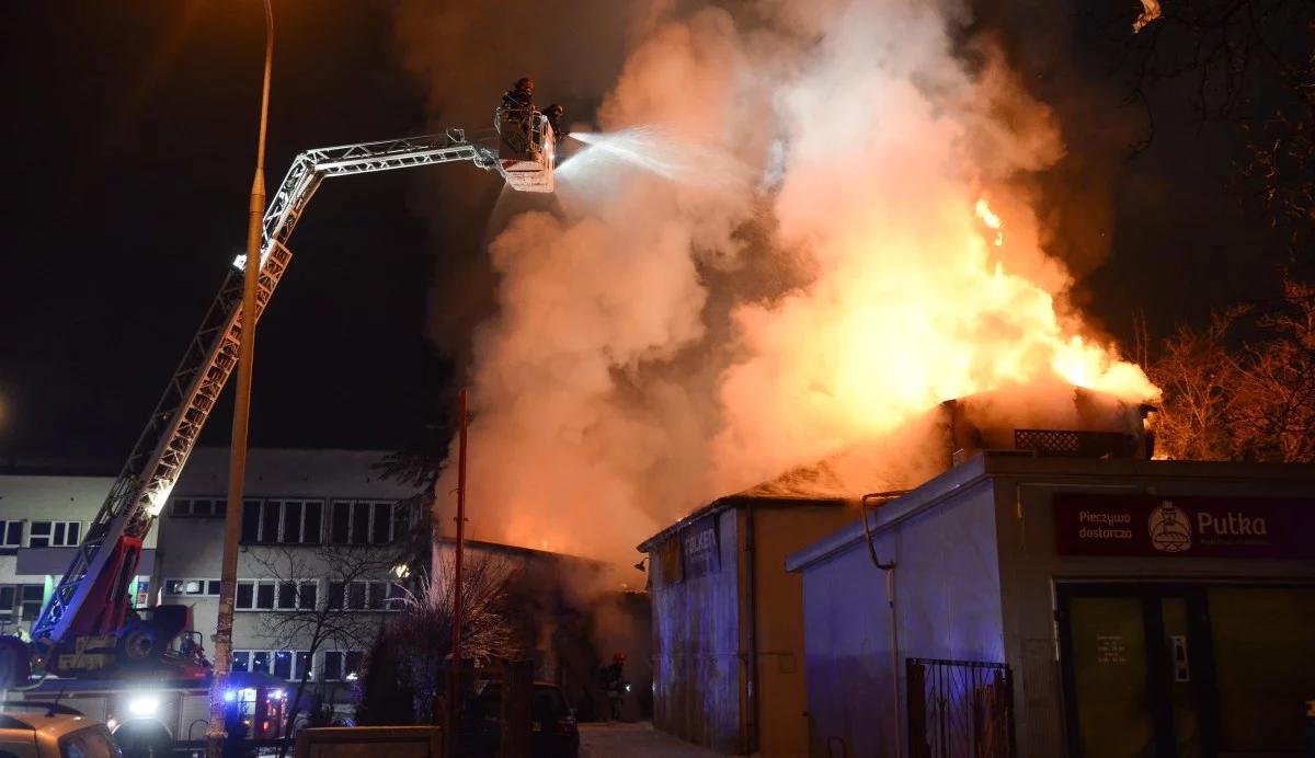 Pożar na warszawskim Mokotowie. Palił się warsztat samochodowy