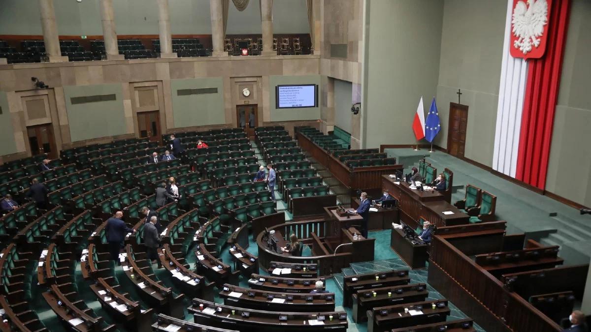 Zjednoczona Prawica ze sporą przewagą nad Koalicją Obywatelską. Jest nowy sondaż