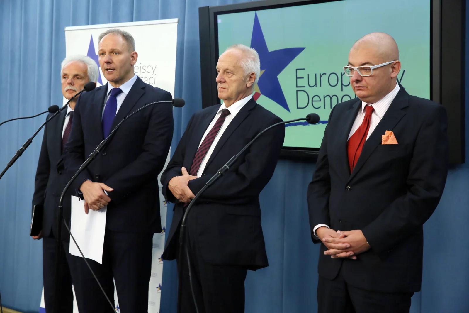 Powstali Europejscy Demokraci. Polityczne komentarze