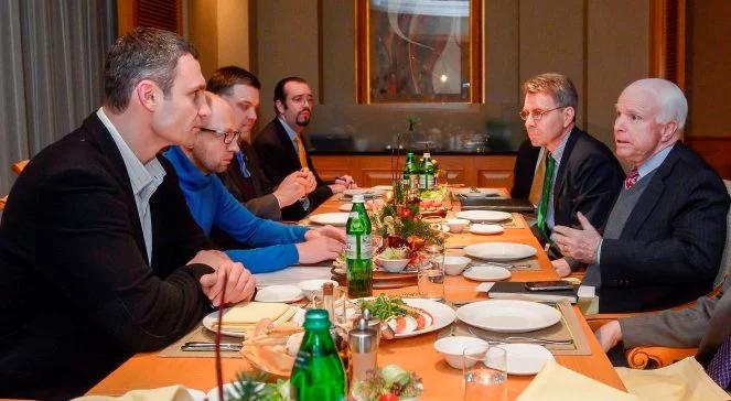 McCain na Ukrainie: sankcje w razie użycia przemocy