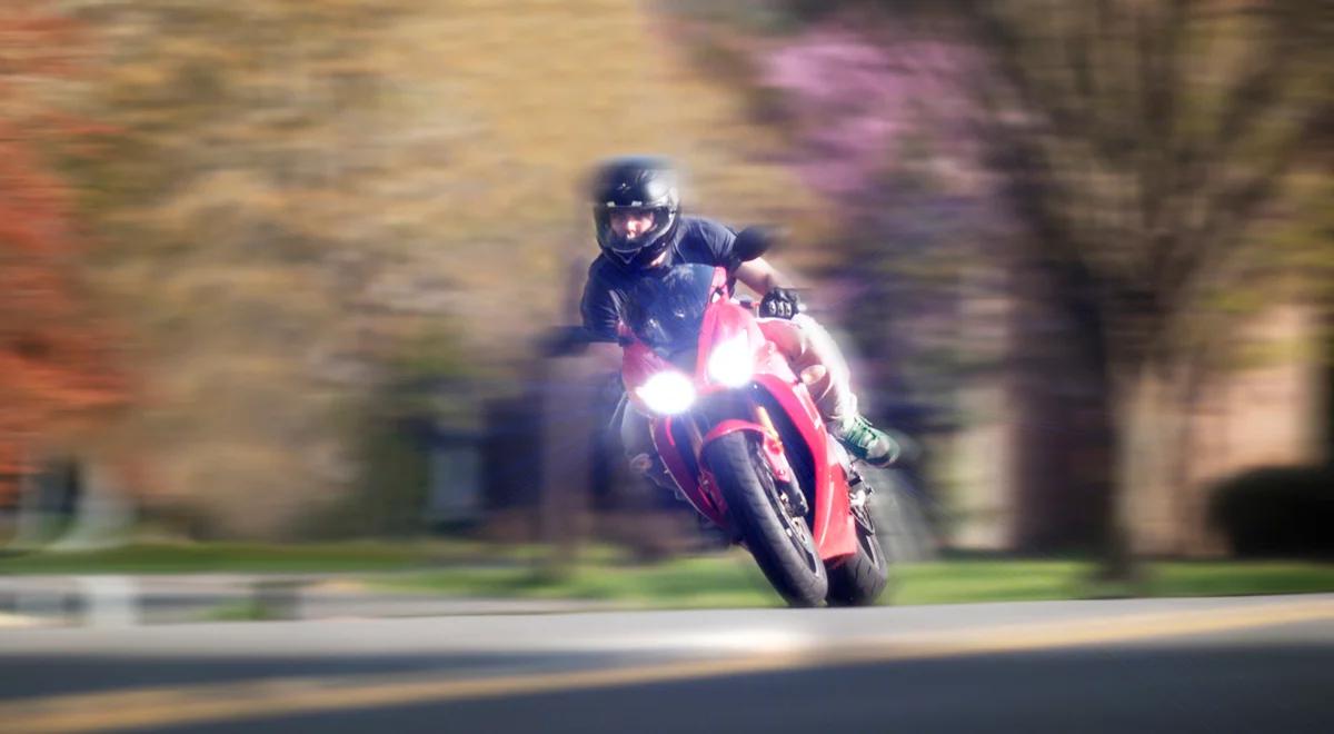 Motocyklowe szaleństwa na drogach 