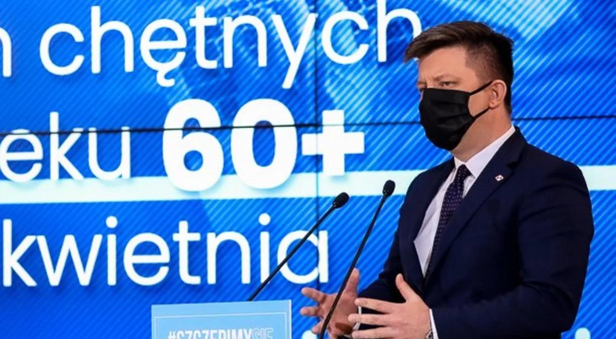 "Zapisujemy się na konkretny termin, formularz dot. gotowości nie działa". Szef KPRM o szczepieniach
