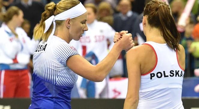 Fed Cup: Siostry Radwańskie solidarne. Dwie porażki na początek meczu z Rosją [RELACJA]