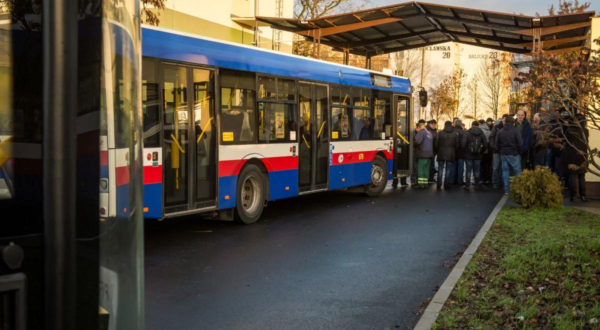 Wpadek autobusu MZK w Bydgoszczy. Pięć osób trafiło do szpitala