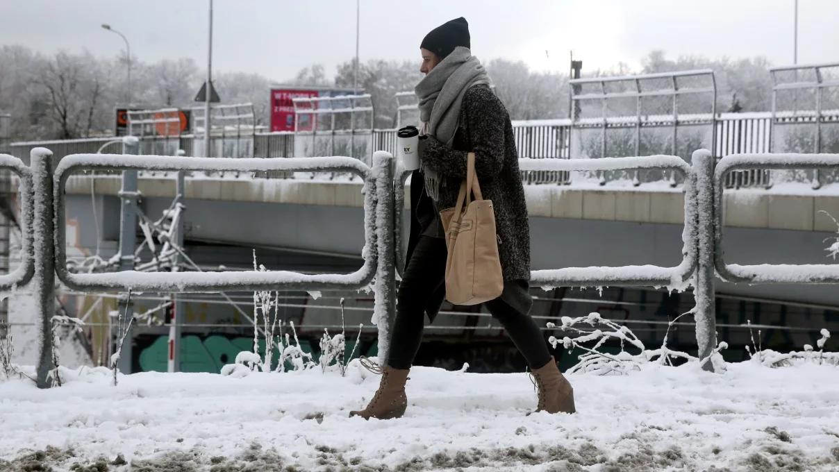 Atak zimy w Polsce. Nadal tysiące mieszkań bez prądu. Jaka pogoda w weekend?