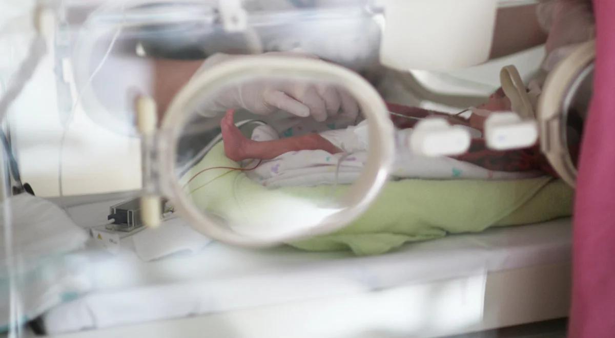 Ciężki stan pięcioraczków ze Zrębic. Dzieci są skrajnymi wcześniakami