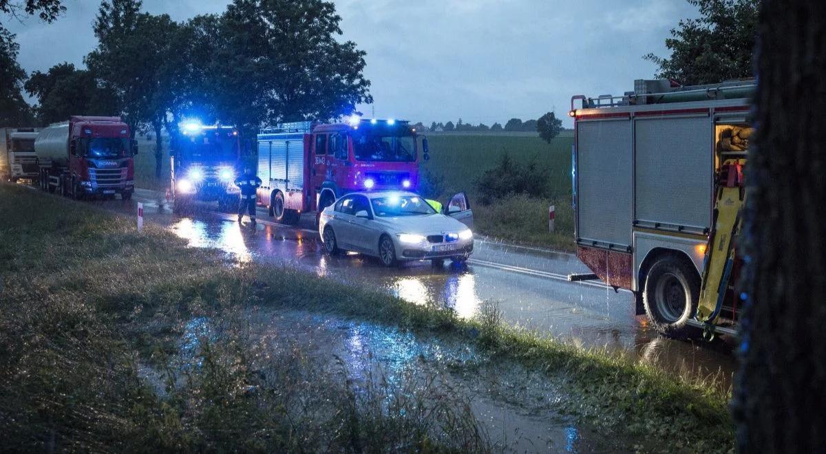 Burze, grad, podtopienia. Strażacy walczą z żywiołem