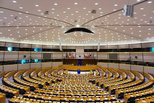 Bruksela zajmie się przepisami o Nord Stream 2 i prawie autorskim