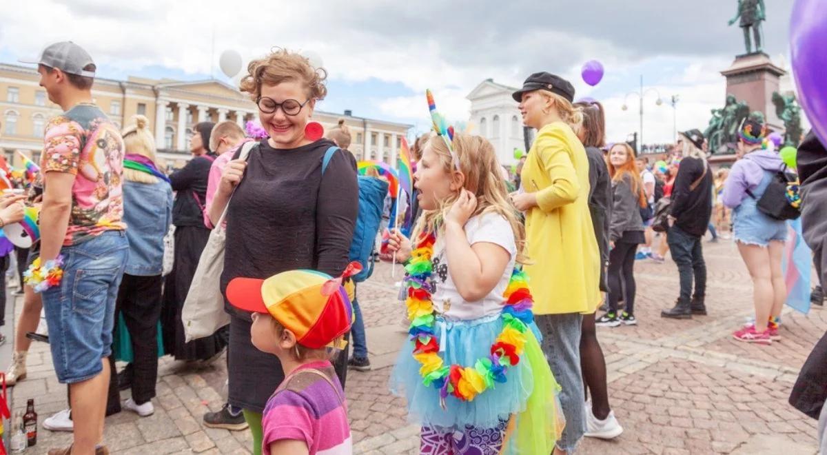 "Odpowiedź na ataki wobec osób nieheteronormatywnych". Europoseł Lewicy o rezolucji PE ws. LGBTIQ