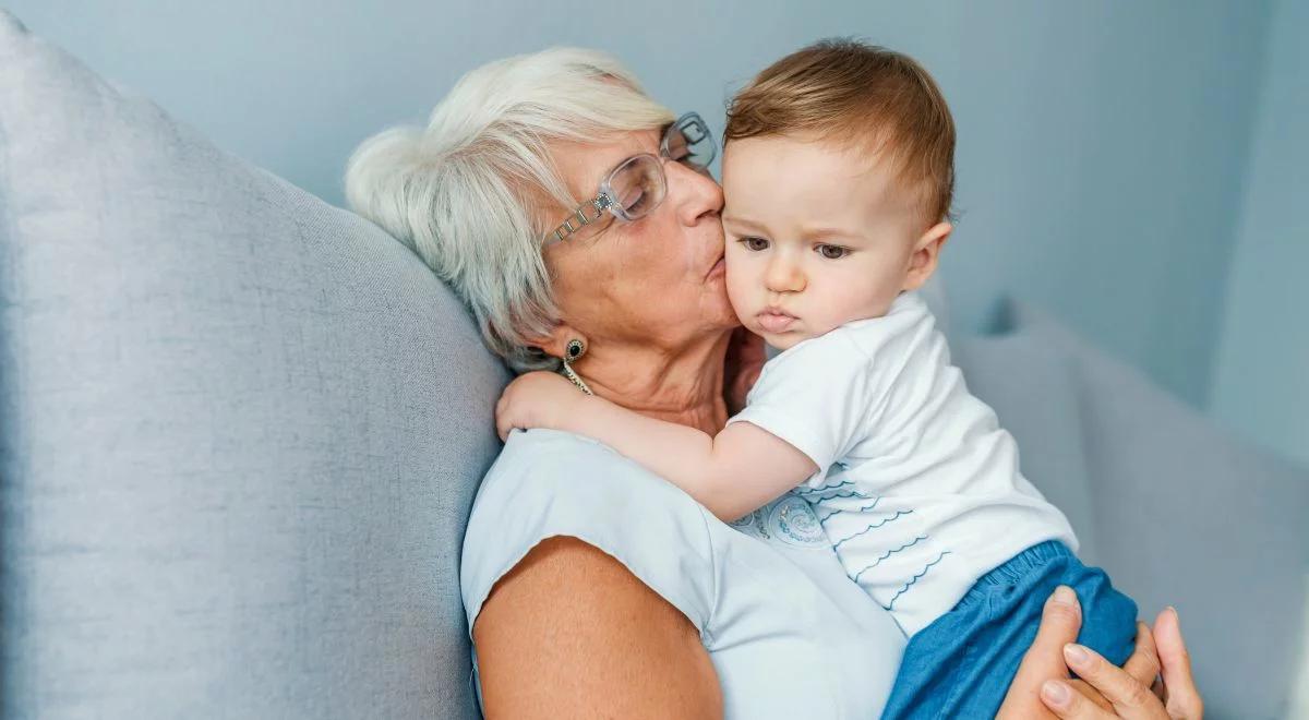 "Mama 4 plus", czyli dodatkowe 1300 zł dla seniorek. Wiceminister rodziny podał nowe dane