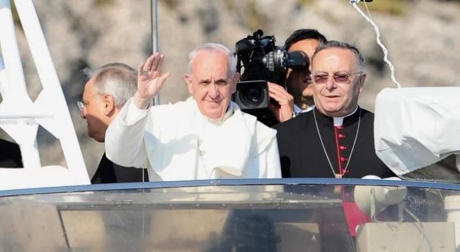 Papież Franciszek uczcił pamięć nielegalnych imigrantów na Lampedusie