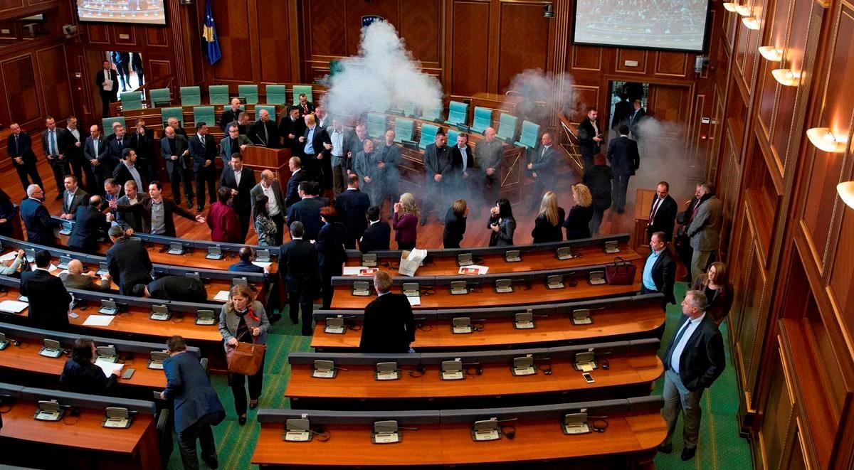 Kosowo: poseł opozycji rozpylił gaz łzawiący w parlamencie