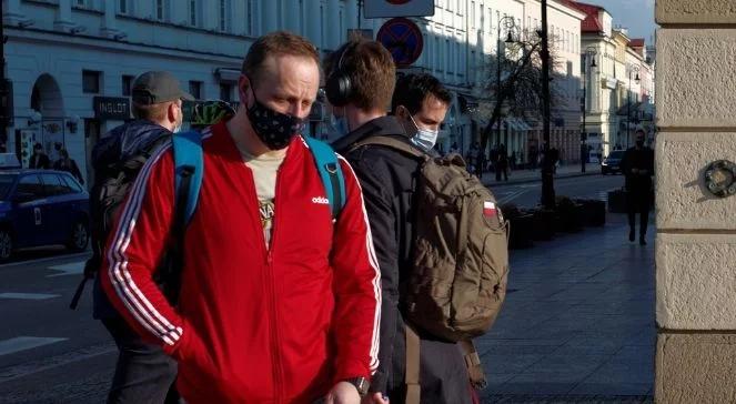 Kiedy ściągniemy maseczki na otwartej przestrzeni? Prof. Gielerak zasugerował termin