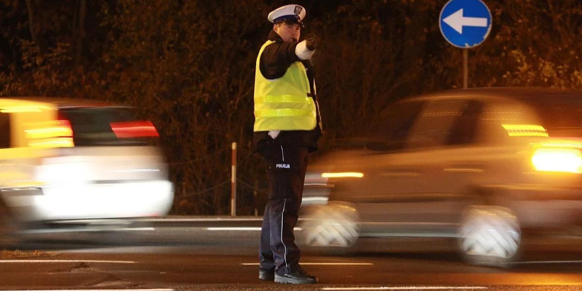 Policja rusza ze świąteczną akcją na drogach. Prędkość, trzeźwość i sposób przewożenia dzieci pod szczególną uwagą