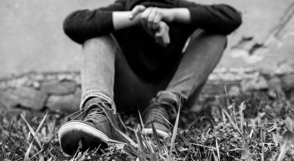 Francja: ponad 216 tysięcy nieletnich padło ofiarą księży pedofili