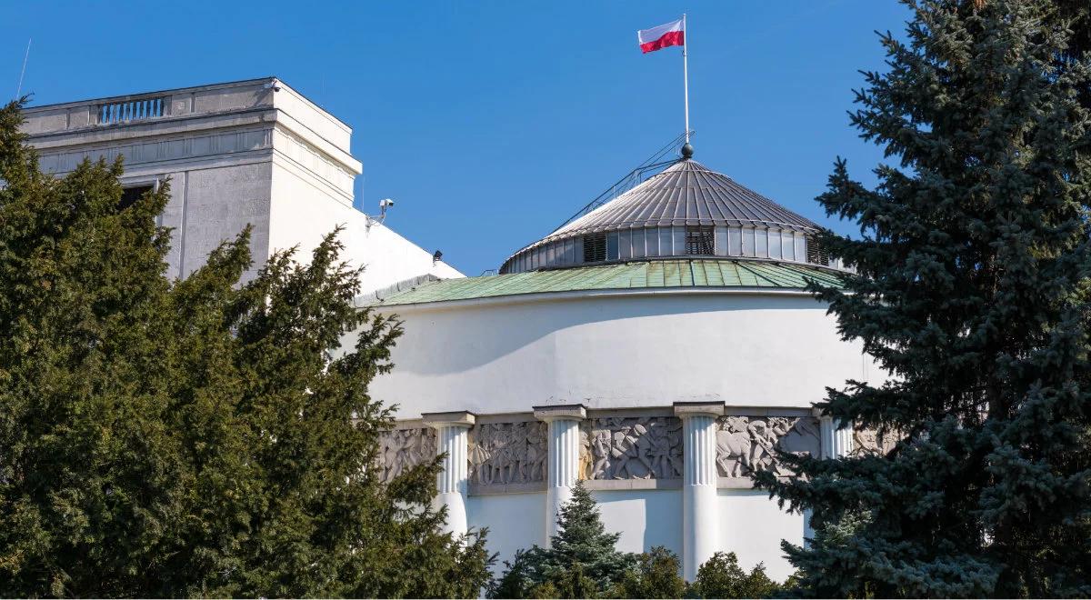 Dr Andrzej Anusz o najnowszych sondażach: PiS jest na fali sukcesu wyborczego