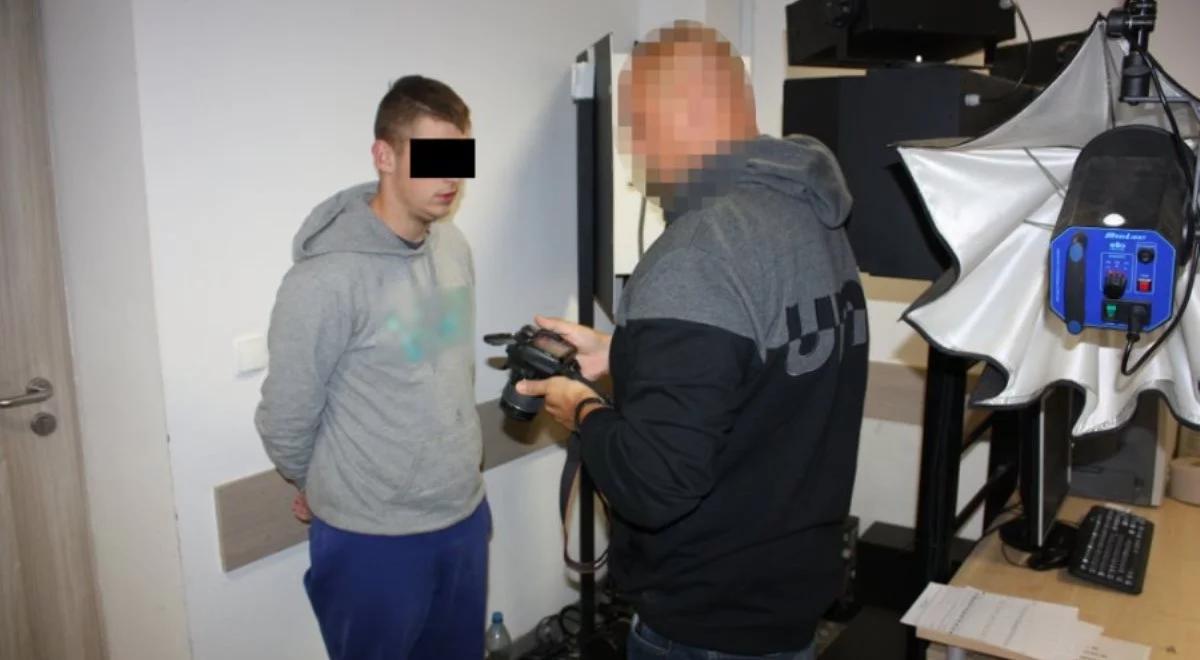6 osób podejrzanych o przestępstwa metodą "na policjanta"  w rękach policji. Zatrzymani mają 13, 14, 15 i 17 lat