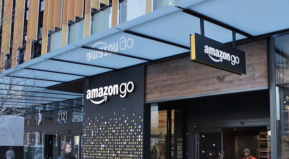 "Jesteśmy świadomi historii związanej z cenzurą książek". Amazon odpowiada Muzeum Auschwitz