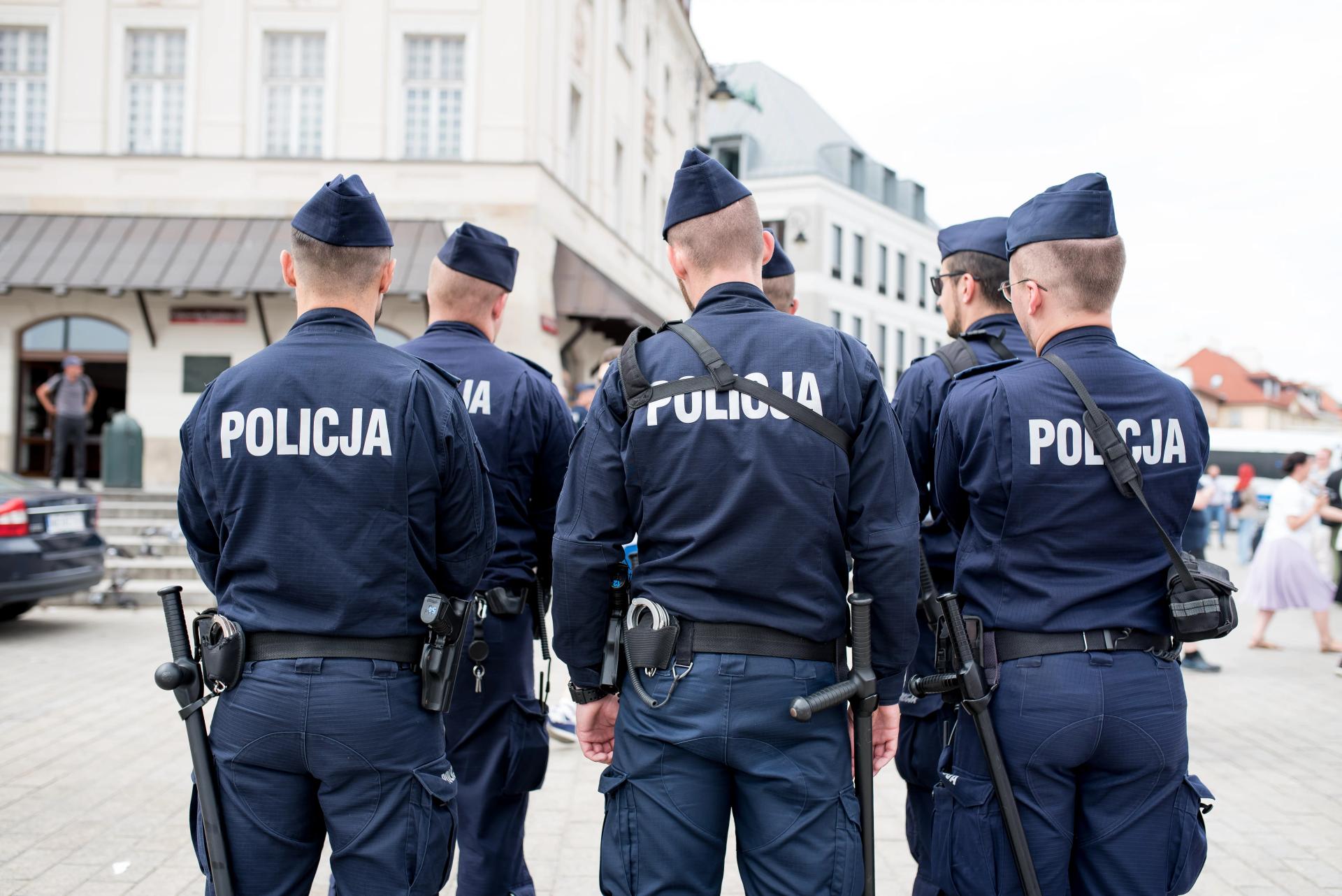 Groźny wypadek na ćwiczeniach policji. Funkcjonariusz ze złamanym żebrem i pękniętą śledzioną