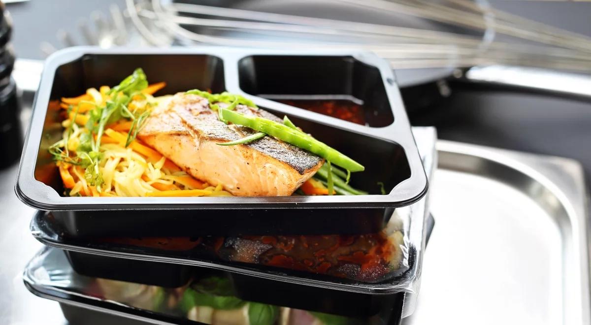 Kiedyś nisza, dziś popularna usługa. W pandemii szybko rośnie zainteresowanie cateringiem pudełkowym