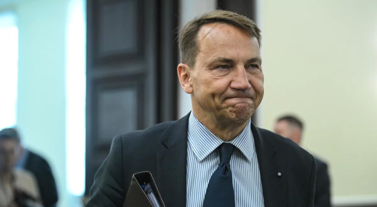 Sikorski nie przebiera w słowach. "Bulwersuje mnie, że prezydent RP chwali faszystę"