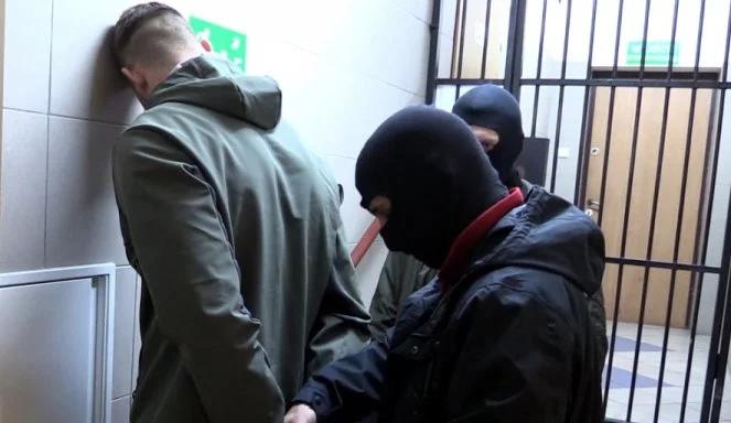 Policjanci rozbili grupę "Famy", która m.in. podpaliła klub. Grozi im do 10 lat więzienia