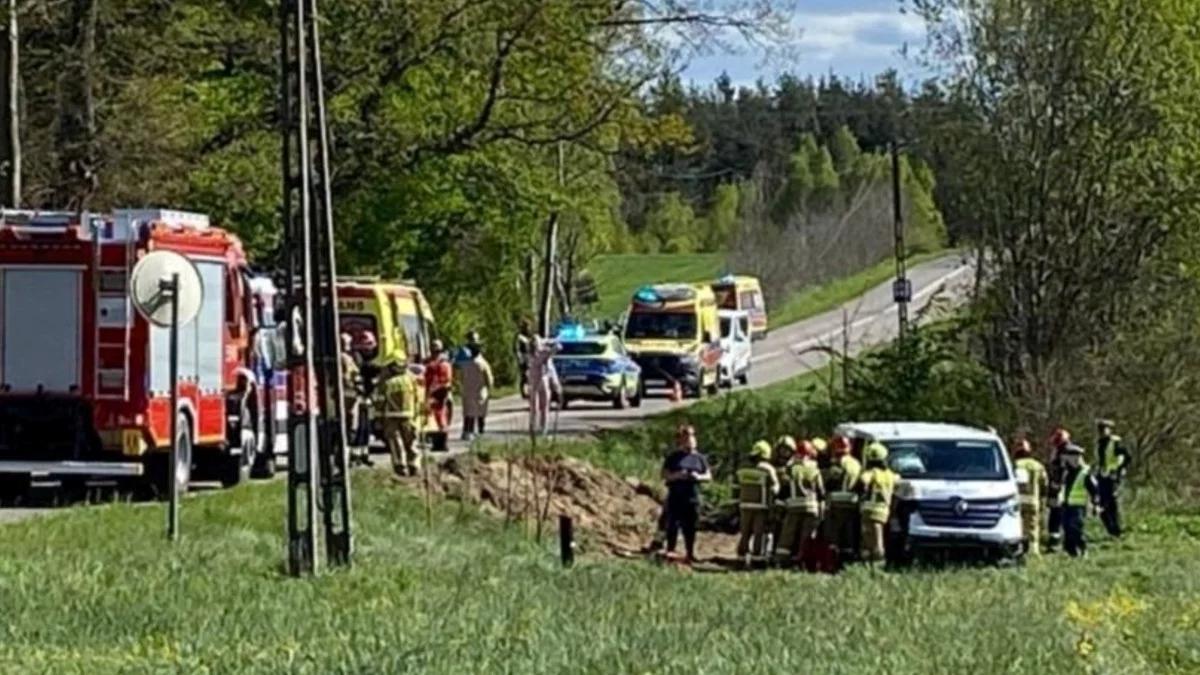 Wypadek busa w Niepoczołowicach. Wśród poszkodowanych dzieci