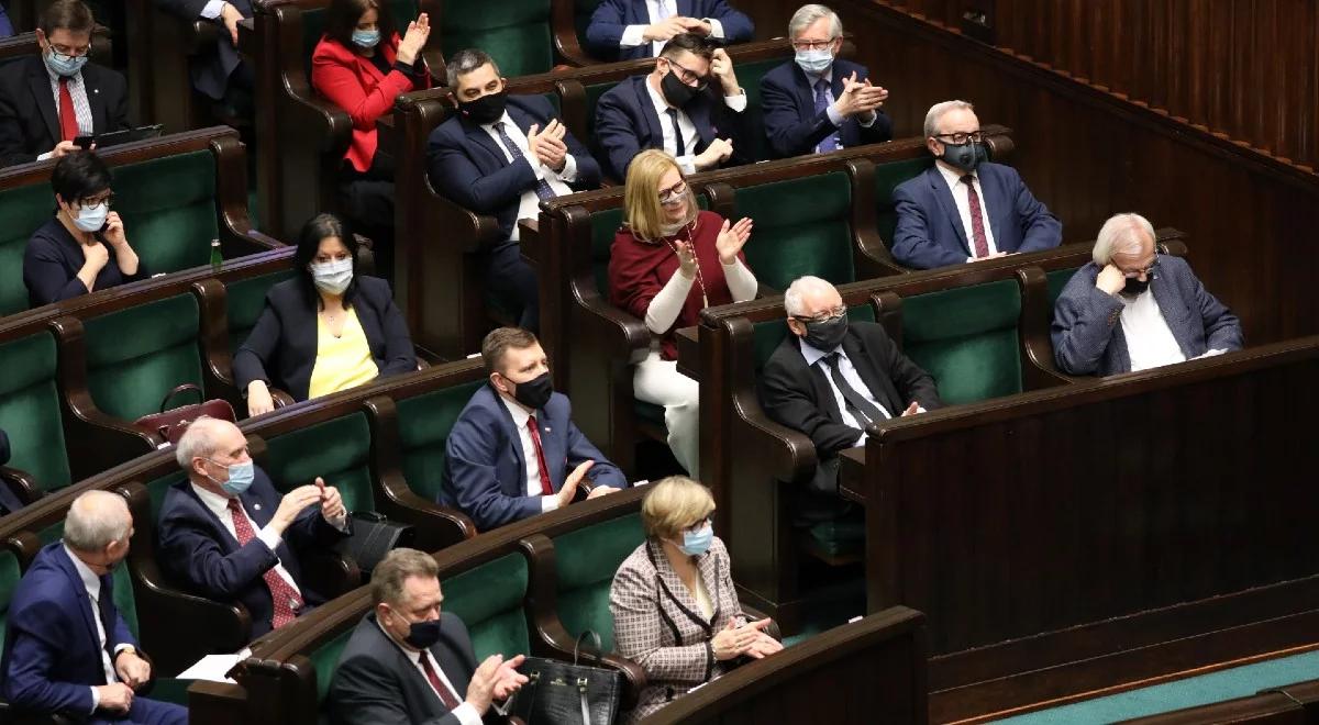 Rośnie poparcie dla PiS. Nowy sondaż IBRiS